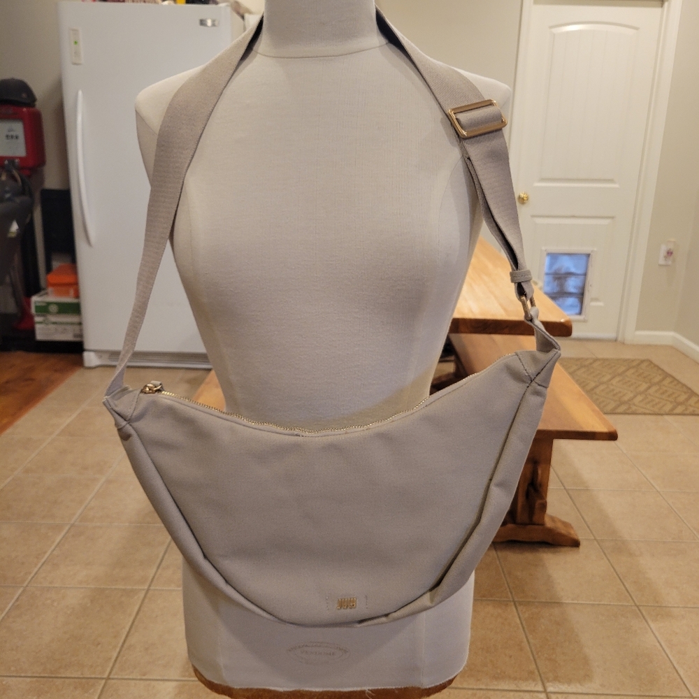 🛍NWOT~ JULY CRESCENT CROSSBODY BAG